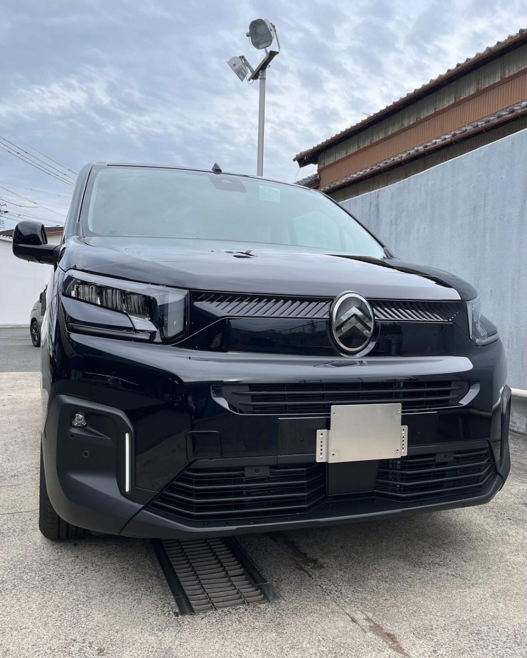 【NEW CITROEN BERLINGO Black Edition】