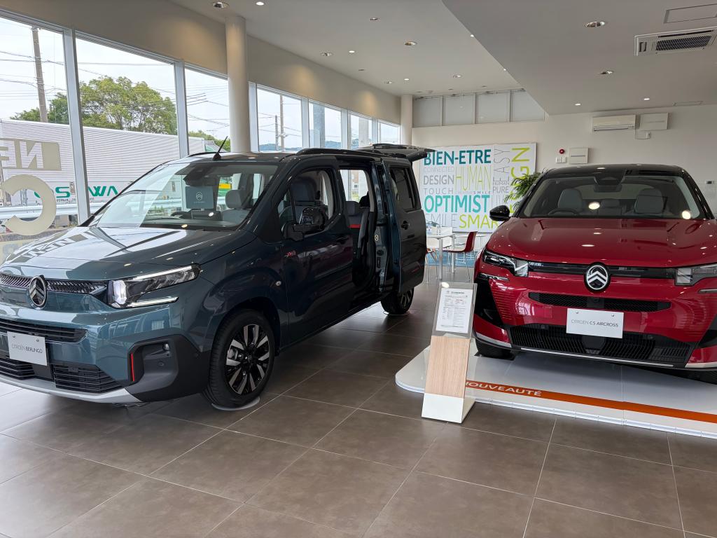 ショールームの展示車