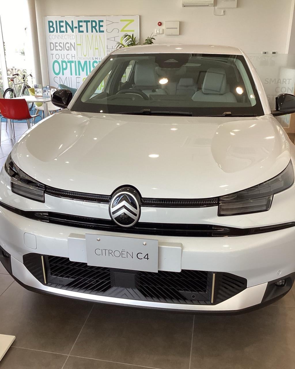 NEW C4 HYBRID購入サポート実施中！
