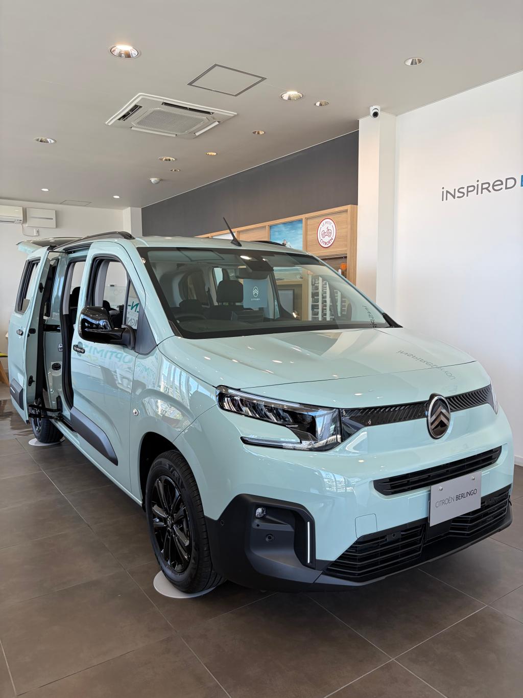 展示車入れ替え