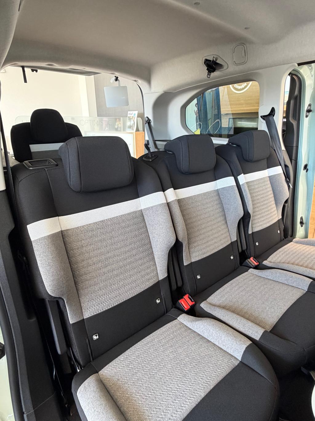 展示車入れ替え