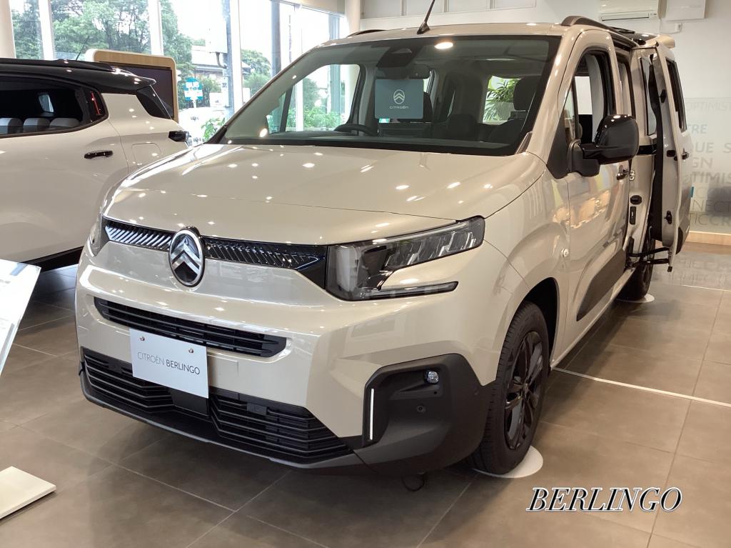 ショールームの展示車